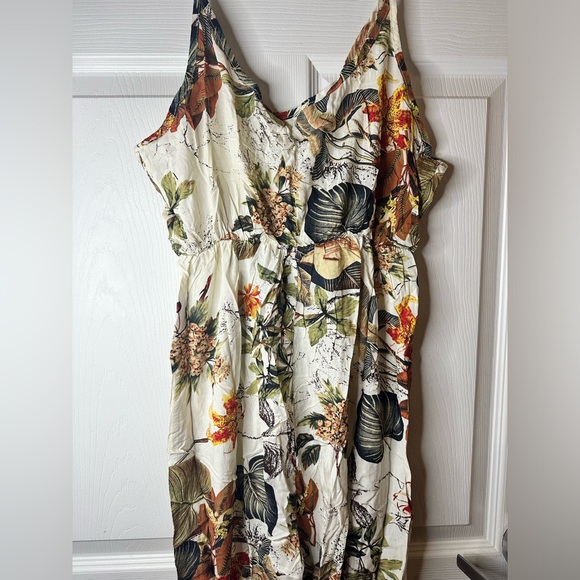 Floral Romper Ties at Ankles - Picture 2 of 6